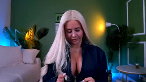 Snapshot of evazane chatting on May 2026 10:20:01 AM Eva online show from May 2026 10:20:01 AM