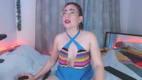 Snapshot of eve_blue77 chatting on December 2024 04:36:02 AM Eve Blue  friends. IG eve blue77 TW EveBlue 1 OF eveblue7 online show from December 2024 04:36:02 AM