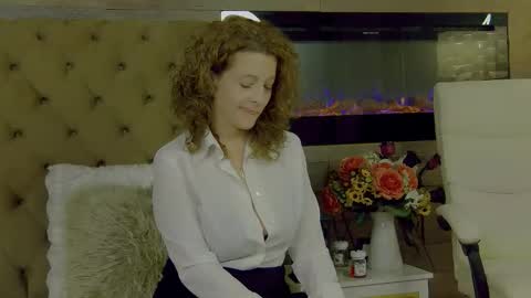 EveHamilton online show from November 2025 06:50:01 PM