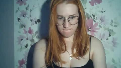 Snapshot of eveliina_shy chatting on June 2026 04:28:02 PM Evelina online show from June 2026 04:28:02 PM