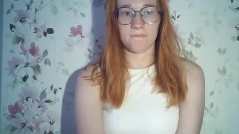 Snapshot of eveliina_shy chatting on June 2026 02:58:01 PM Evelina online show from June 2026 02:58:01 PM