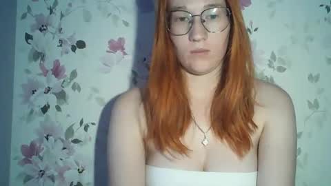 Snapshot of eveliina_shy chatting on June 2026 03:38:02 PM Evelina online show from June 2026 03:38:02 PM