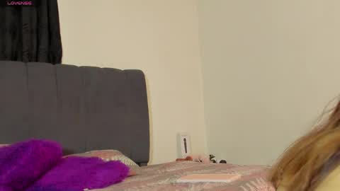 evelin888 online show from April 2026 09:38:01 PM