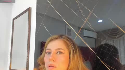 EVELIN online show from December 2025 12:22:01 PM