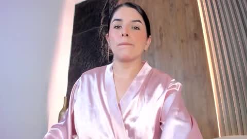 E V E L I N online show from November 2025 02:11:02 AM