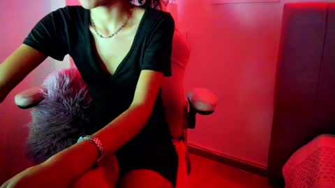 Evelin online show from November 2025 03:49:01 PM