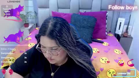 Snapshot of evelin_zaens chatting on February 2026 07:54:01 PM evelin zaens online show from February 2026 07:54:01 PM