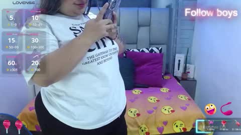 Snapshot of evelin_zaens chatting on February 2026 04:21:02 AM evelin zaens online show from February 2026 04:21:02 AM