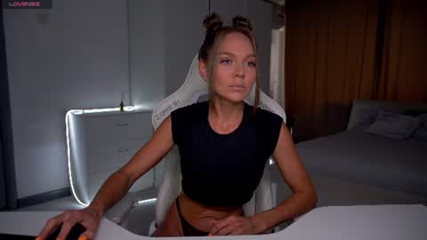 Snapshot of evelina_fox chatting on June 2026 01:39:02 PM Evelina online show from June 2026 01:39:02 PM
