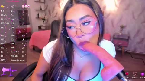 Eveline  online show from July 2026 07:19:02 PM