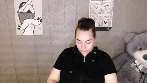 Snapshot of evelineli chatting on November 2025 04:26:02 AM Lydia online show from November 2025 04:26:02 AM