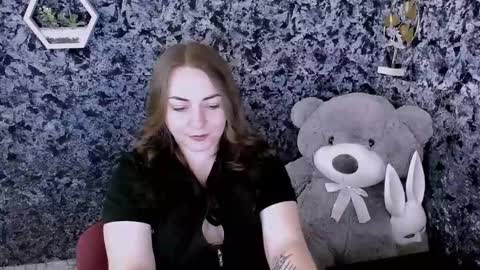 Snapshot of evelineli chatting on February 2026 01:00:01 PM Lydia online show from February 2026 01:00:01 PM