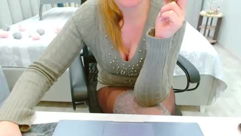 Snapshot of evelove33 chatting on May 2026 05:50:02 PM evelove online show from May 2026 05:50:02 PM