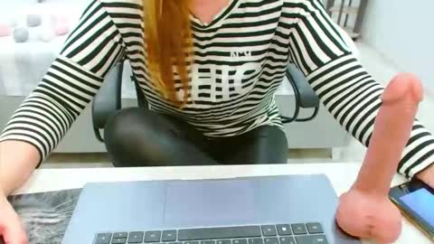 Snapshot of evelove33 chatting on May 2026 05:29:02 PM evelove online show from May 2026 05:29:02 PM
