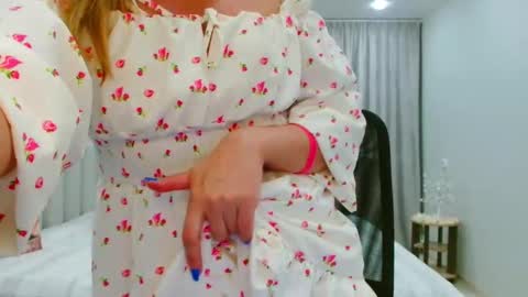 Snapshot of evelove33 chatting on May 2026 05:08:01 PM evelove online show from May 2026 05:08:01 PM
