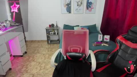 Snapshot of evelyn_squirts chatting on March 2026 10:28:01 PM Evelyn online show from March 2026 10:28:01 PM