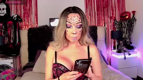 Snapshot of evelynagrey chatting on October 2025 07:07:02 AM EvelynaGrey online show from October 2025 07:07:02 AM