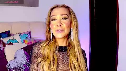 Snapshot of evelynagrey chatting on November 2025 12:33:01 AM EvelynaGrey online show from November 2025 12:33:01 AM