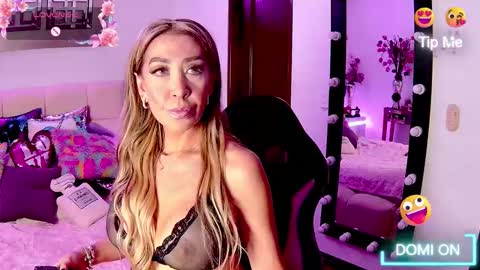 Snapshot of evelynagrey chatting on November 2025 05:28:02 AM EvelynaGrey online show from November 2025 05:28:02 AM