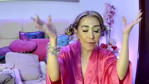 Snapshot of evelynagrey chatting on November 2025 10:37:01 AM EvelynaGrey online show from November 2025 10:37:01 AM