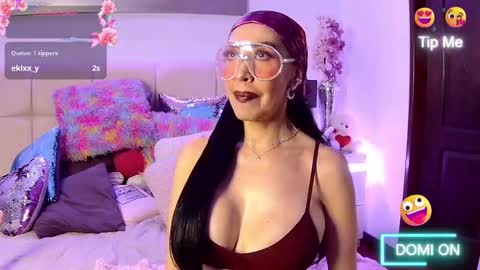 Snapshot of evelynagrey chatting on November 2025 11:43:02 AM EvelynaGrey online show from November 2025 11:43:02 AM