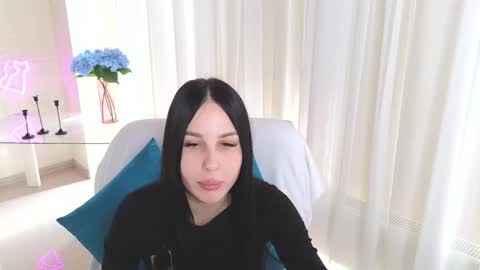 Snapshot of evelynanux chatting on November 2025 11:05:02 AM Evelyn online show from November 2025 11:05:02 AM