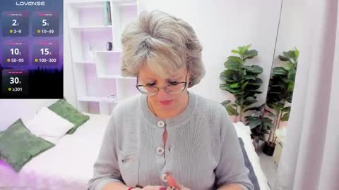 Snapshot of evelynblissful chatting on December 2025 05:17:02 AM Evelyn online show from December 2025 05:17:02 AM