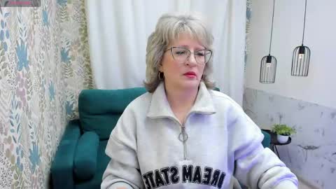 Snapshot of evelynblissful chatting on May 2026 05:02:02 AM Evelyn online show from May 2026 05:02:02 AM