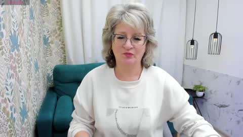 Snapshot of evelynblissful chatting on May 2026 05:03:02 AM Evelyn online show from May 2026 05:03:02 AM