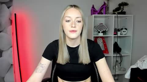evelynblond online show from February 2026 06:31:01 AM