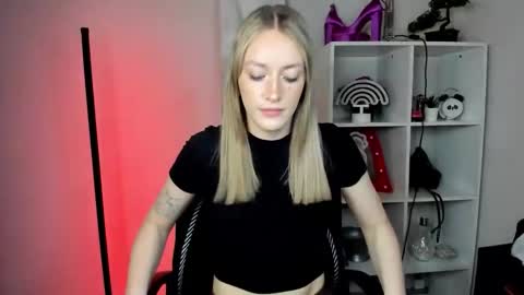 evelynblond online show from February 2026 02:04:02 PM