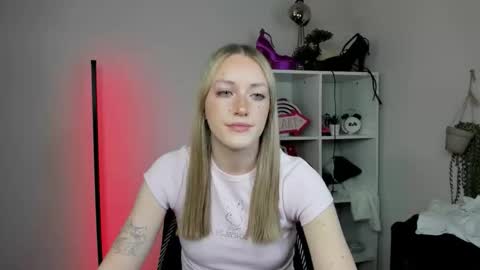 evelynblond online show from March 2026 12:39:02 PM