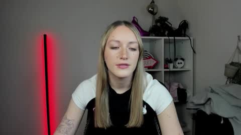 evelynblond online show from April 2026 12:32:02 PM