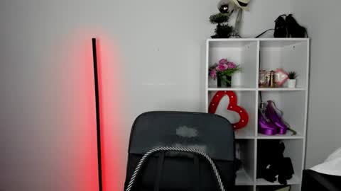 evelynblond online show from July 2026 12:53:02 PM
