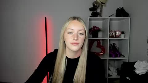 evelynblond online show from July 2026 01:07:01 PM