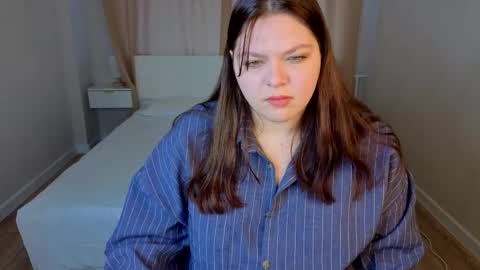 Evelyne Loo online show from May 2026 01:00:02 AM