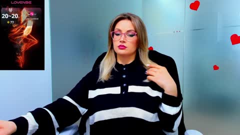 Snapshot of evelyne_rose chatting on January 2025 06:20:02 AM evelyne_rose online show from January 2025 06:20:02 AM