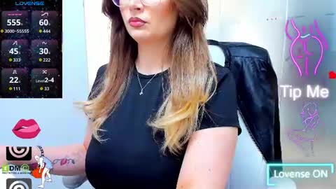 Snapshot of evelyne_rose chatting on June 2026 05:10:02 AM evelyne_rose online show from June 2026 05:10:02 AM