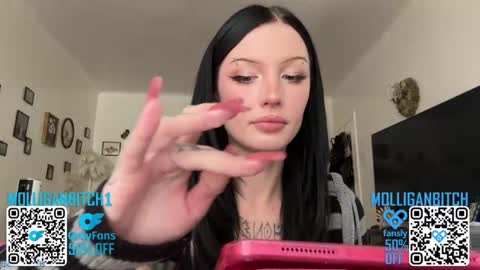 Evelyn online show from April 2026 09:32:02 PM