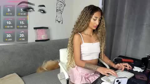 Evelyn online show from November 2025 02:16:01 PM