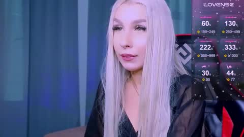 Evelin  HELP ME GET MY FIRST 50 THUMBS UP online show from October 2025 08:56:01 AM
