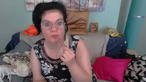 Everly online show from November 2025 04:40:02 PM