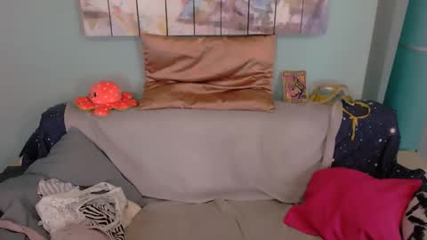 Everly online show from November 2025 01:01:01 PM