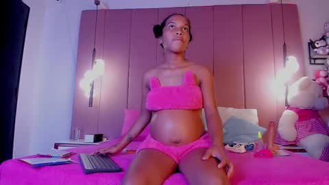 Snapshot of everly_smitth chatting on September 2025 08:03:01 PM everly_smitth online show from September 2025 08:03:01 PM