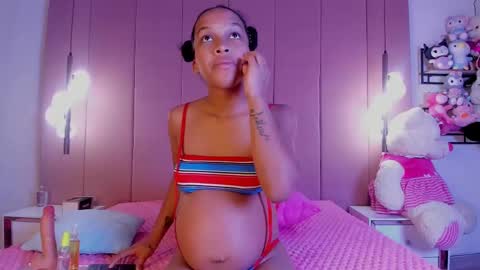 Snapshot of everly_smitth chatting on October 2025 07:23:02 PM everly_smitth online show from October 2025 07:23:02 PM