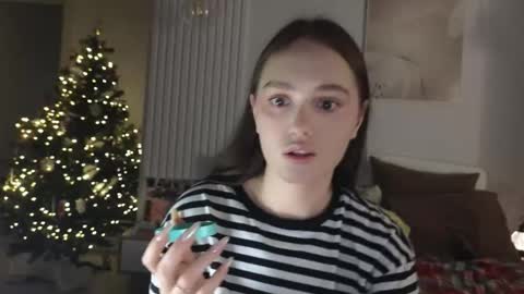 evi_woow online show from December 2025 08:59:01 PM