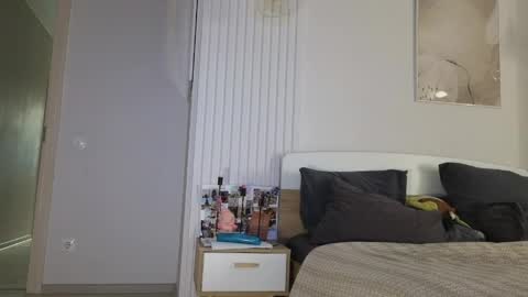 evi_woow online show from April 2026 09:31:01 PM