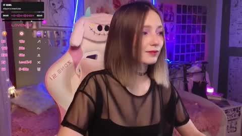 Evie online show from December 2025 10:04:02 PM