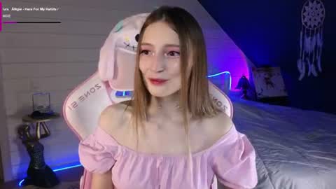 Snapshot of evie_rosen chatting on June 2026 09:37:02 PM Evie online show from June 2026 09:37:02 PM