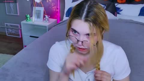 evie_val online show from November 2025 03:14:02 PM